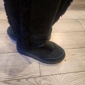 UGG Black Winter Boots with Fur Trim